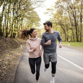 couple-running-during-spring