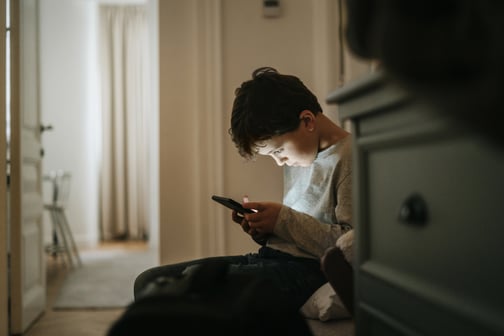 chlid-social-media-phone