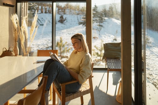 woman-reading-book