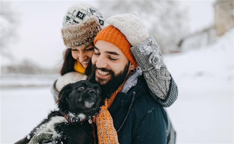 couple-dog-winter