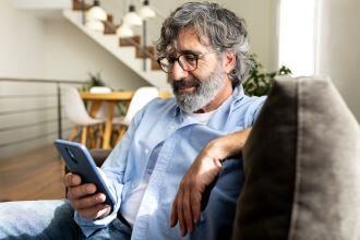 men with phone (330x220)